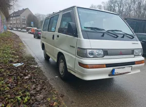 Mitsubishi L300