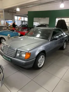 Mercedes-Benz 300 E