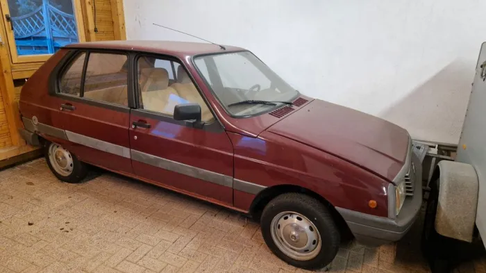 Citroën Visa,  dunkelrot, 2. Hd, EZ 05/1987