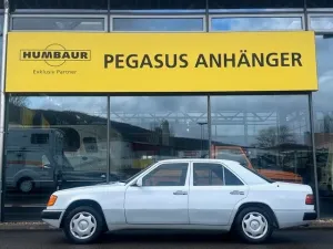 Mercedes-Benz 260 E Limousine PKW Oldtimer AHK