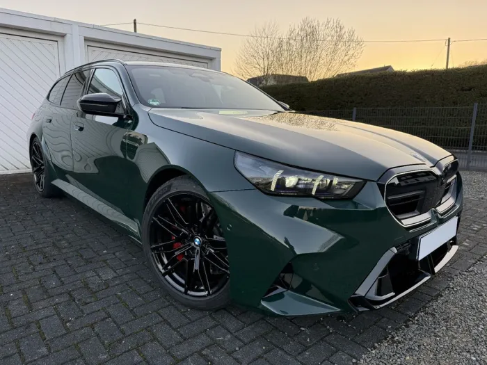 BMW M5 TOUR-M-DRIVERS-PANO-B&W -BRITISH RACING GREEN