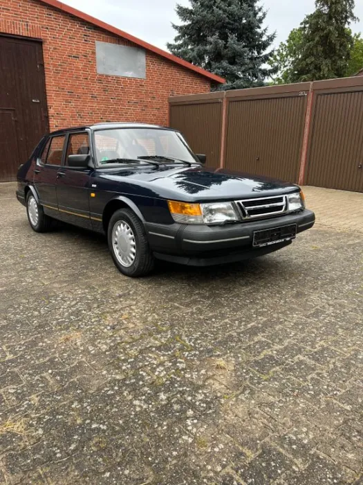 Saab 900