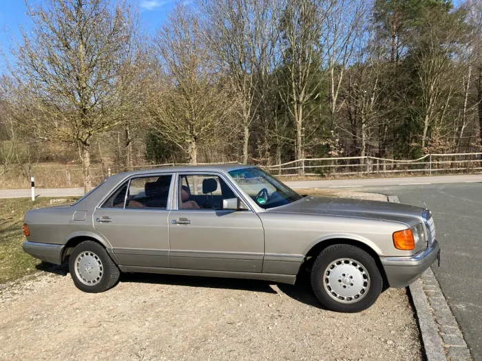 Mercedes-Benz S 260 SE