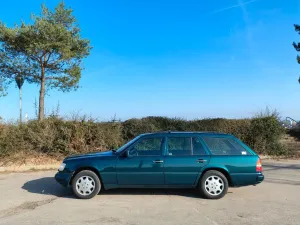 Mercedes-Benz E280 T  M104 Reihensechszylinder