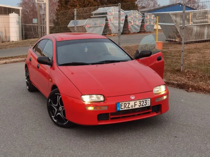 Mazda 323 F
