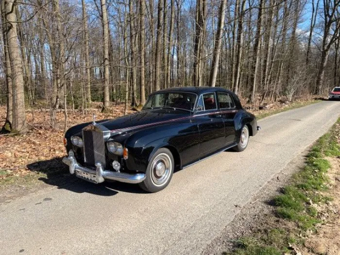 Rolls-Royce Silver Cloud III 6.2   schwarz / Leder rot