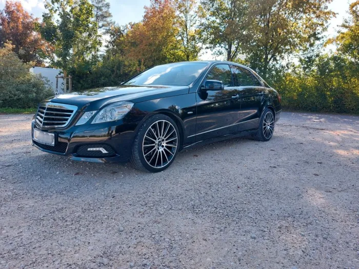 Mercedes-Benz E 250 CGI BlueEFFICIENCY AVANTGARDE 