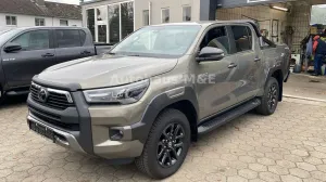 Toyota Hilux2.8 Invincible DoubleCab*Bügel+Rollo+JBL+AH