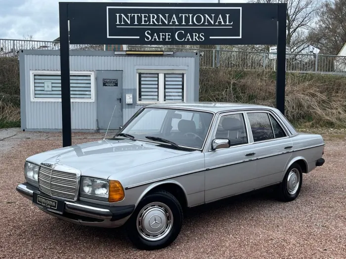 Mercedes-Benz 240 D W123 / H-Zulassung / TÜV 01.28 / Schiebeda
