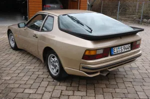 Porsche 944