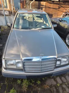 Mercedes-Benz E 230
