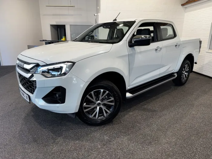 Isuzu D-Max Double Cab 4WD LSE LED ACC PDC KAMERA