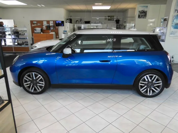 MINI Mini 3trg. BEV Cooper E Classic Trim LRH LED HUD