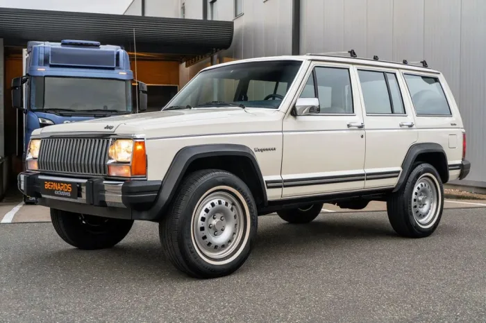 Jeep Wagoneer - 6.2-liter LS3 V8 - 430HP!