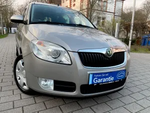 Skoda Roomster 1.6-Automatik-1.HD-PDC-Temp-SHZ-AHK-