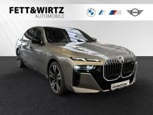 BMW M760e xDrive AHK-B&WDiamond-Autobahnass.