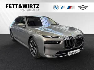 BMW i7 eDrive50 TV-Fond-Entertainment-SkyLounge