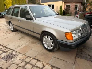 Mercedes-Benz 300TD W124 88TKM Schiebedach