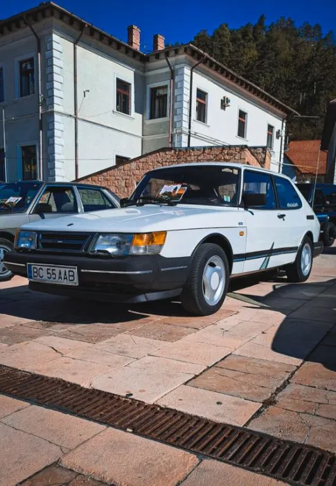 Saab 900