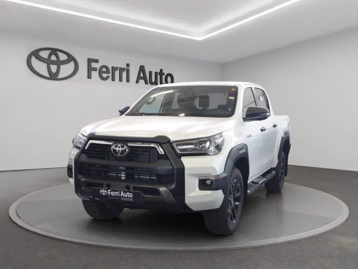 Toyota TOYOTA Hilux 2.8 d-4d 48v double cab invincible 