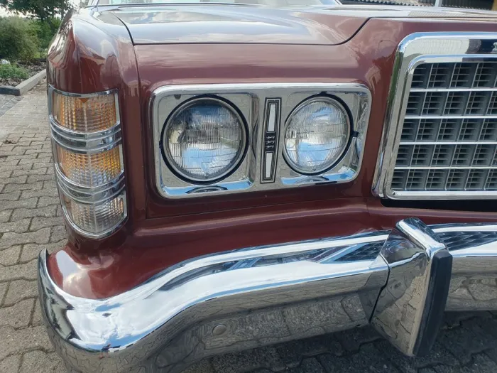 Ford LTD Sedan Super low miles und Original!