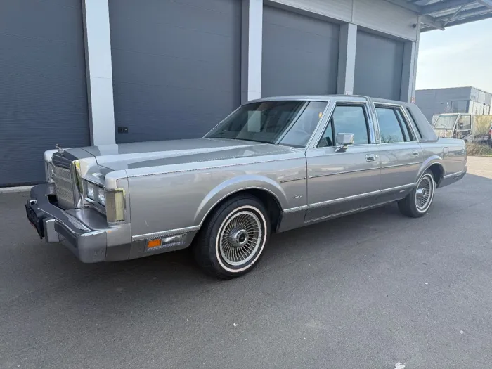 Lincoln Town Car    Cartier Klima