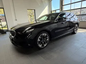 BMW i5 Touring 40 eDrive Bowers_HUD_360 Grad_22KW AC