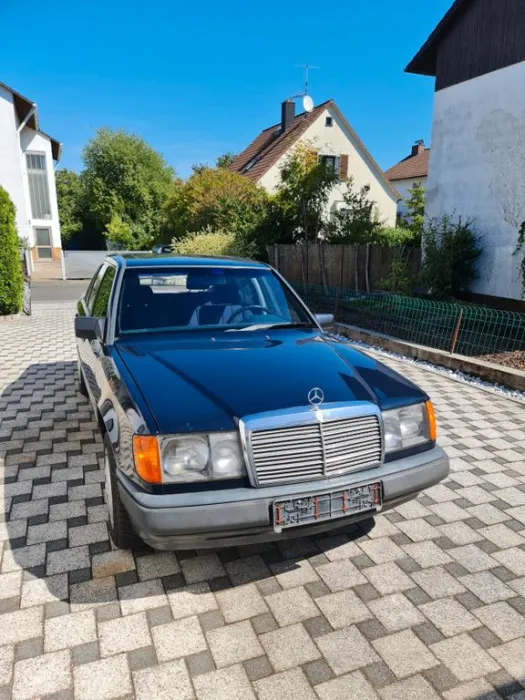 Mercedes-Benz E 230