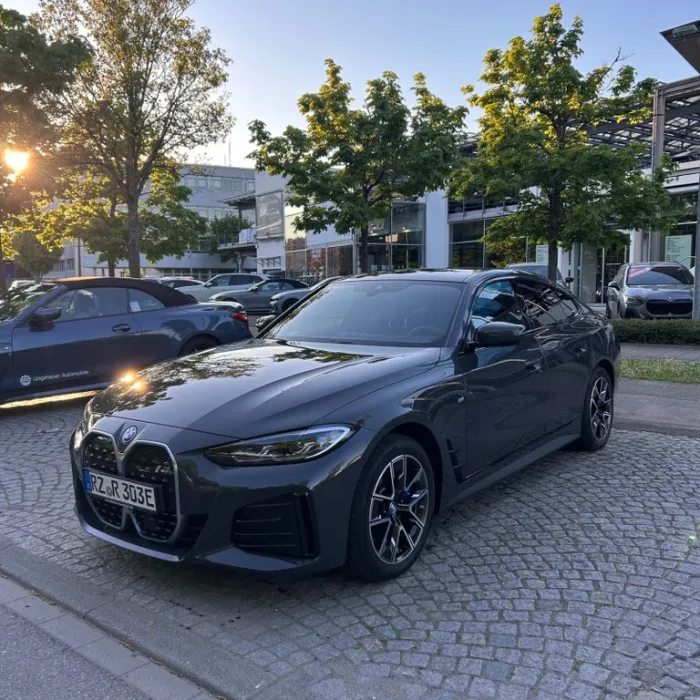 BMW i4 eDrive40 - M Sport, Navi, HiFi, DrivingAss