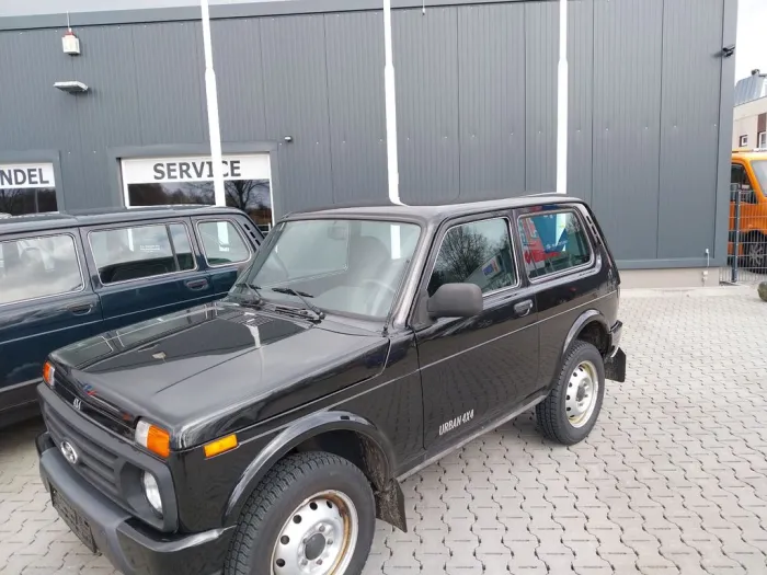 Lada LADA NIVA 61 TKM HU/AU AHK HOHLRAUMK URBAN GARAN