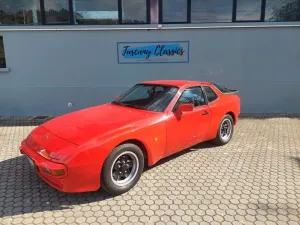 Porsche 944
