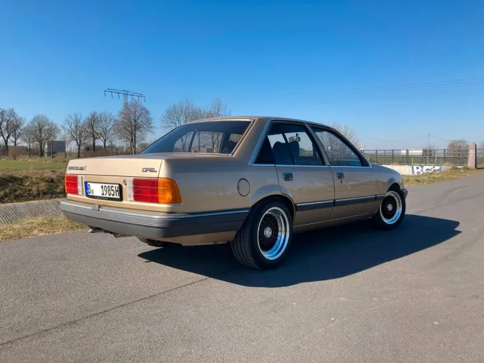 Opel Rekord E 2.2 Automatik Voll Fahrbereit mit H-Ken