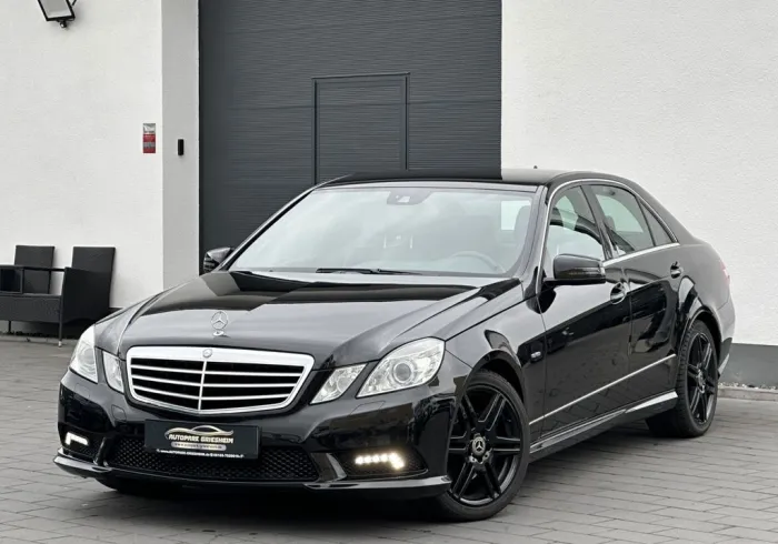 Mercedes-Benz E 250*AMG-LINE*COMAND*BlueE*SHZ*PDC*XENON*