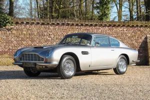 Aston Martin DB6 