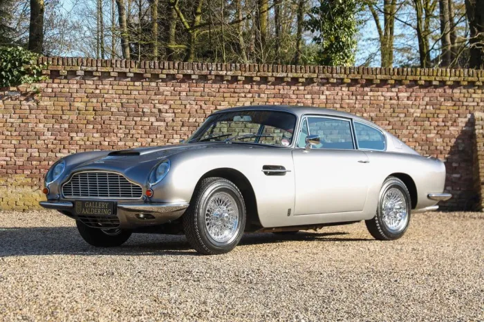 Aston Martin DB6 