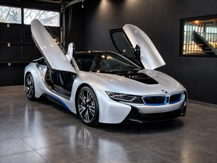 BMW i8  7.300km  Sammlerzustand  Garantie Silber