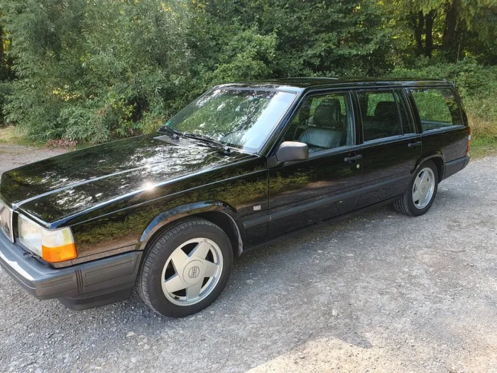 Volvo 740 Kombi schwarz - viel investiert 