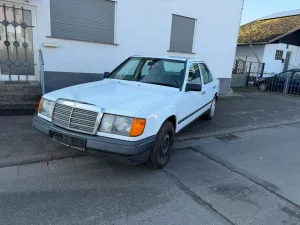 Mercedes-Benz E 230/TÜV NU/KLIMA/AUTOMATIK/KEIN ROST