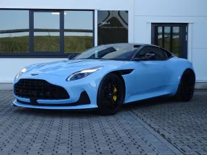 Aston Martin DB12 4.0 V8 Coupé FROSTED GLASS NP: 312.000 €
