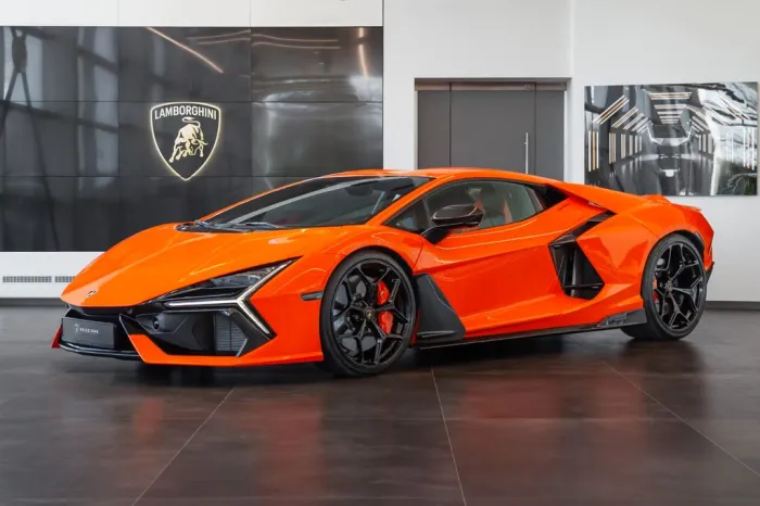Lamborghini Revuelto V12