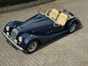 Morgan Plus 4 Roadster elegante Farbkombination