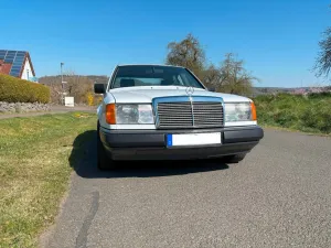 Mercedes-Benz W124 E 260 6-Zylinder Automatik *Oldtimer*