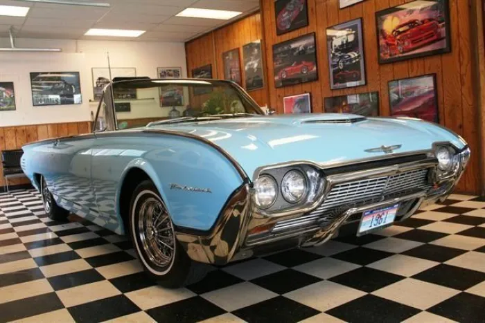 Ford Thunderbird ohne Dach Sammlungsauflösung