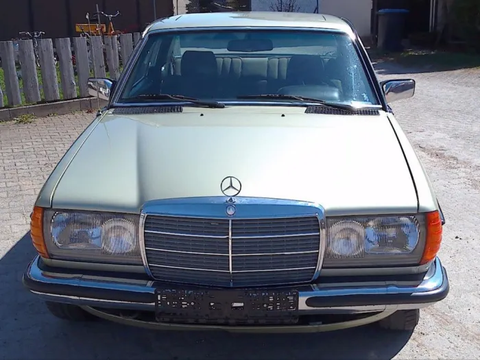 Mercedes-Benz C 230