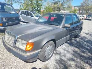 Mercedes-Benz 200 115 TKM