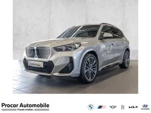 BMW iX1 eDrive20 M Sport HUD PANO ACC RFK NAVI LED