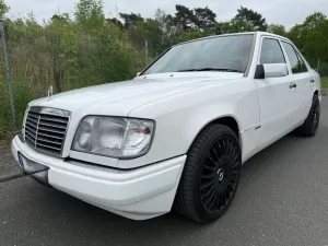 Mercedes-Benz W124 E320/Sportline/Leder/Schiebedach/Automatik