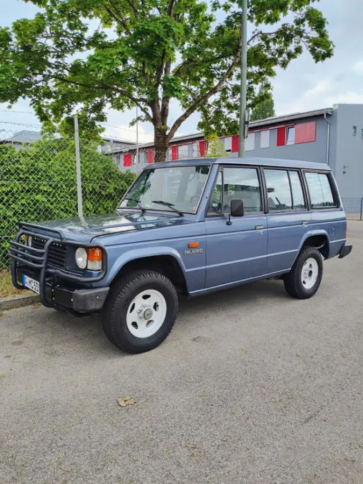 Mitsubishi Pajero L040 Frontschutzbügel Anhängk. Top 7Sitz