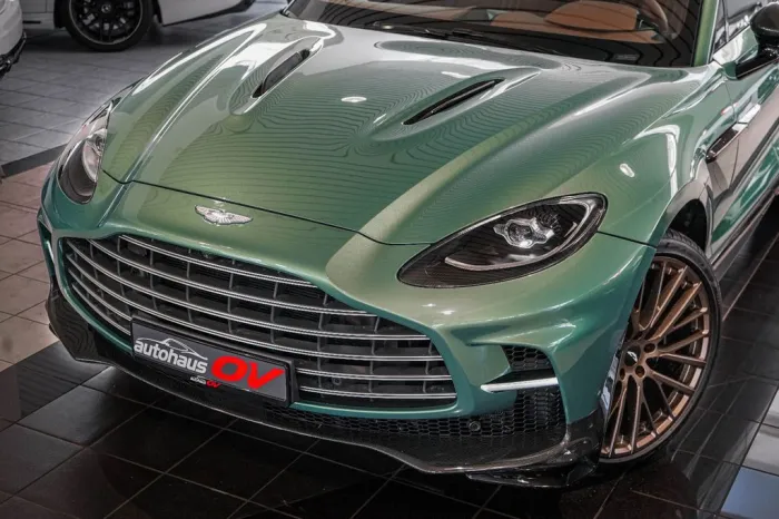 Aston Martin DBX707 * Carbonpaket * Copper Bronze * Monotone