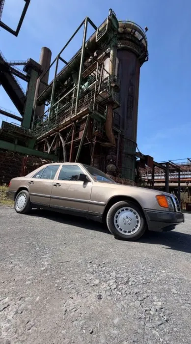 Mercedes-Benz 260E